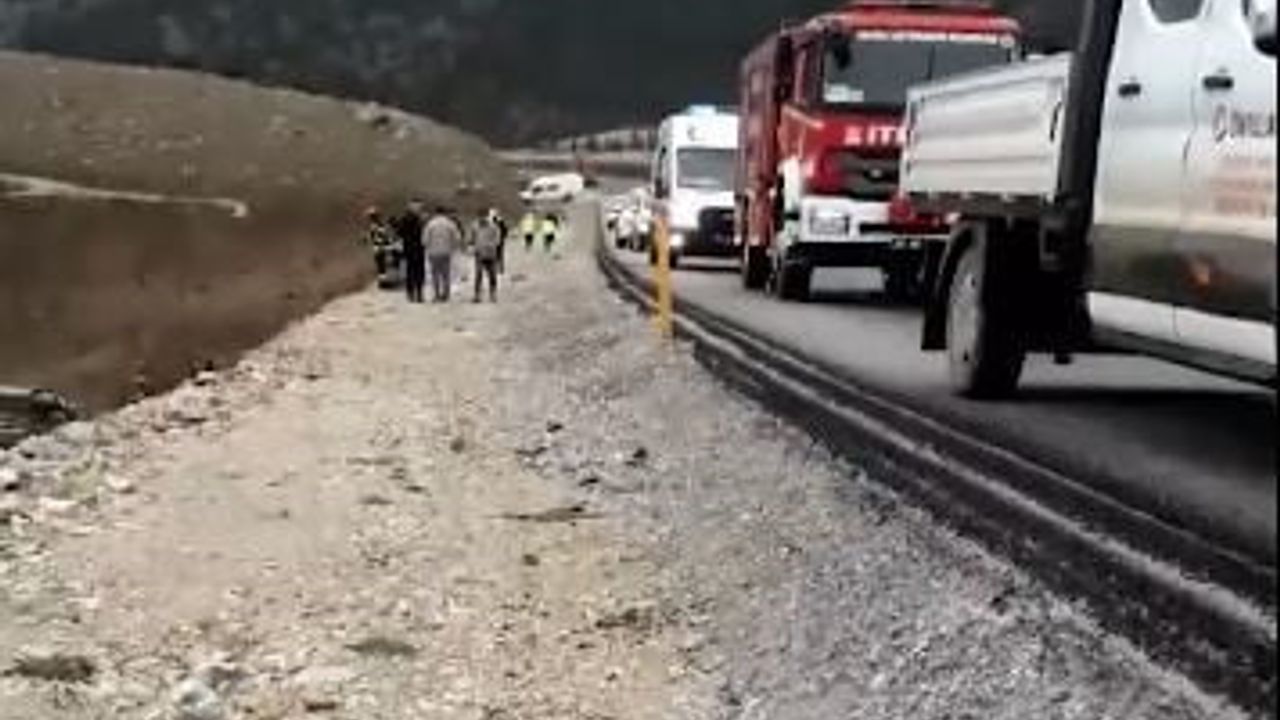 Denizli'de Kontrolden Çıkan Araç Şarampole Yuvarlandı