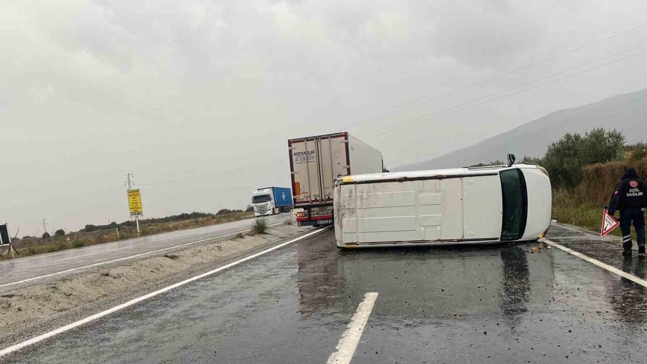 Denizli'de Kontrollü Minibüs Devrildi: 1 Yaralı
