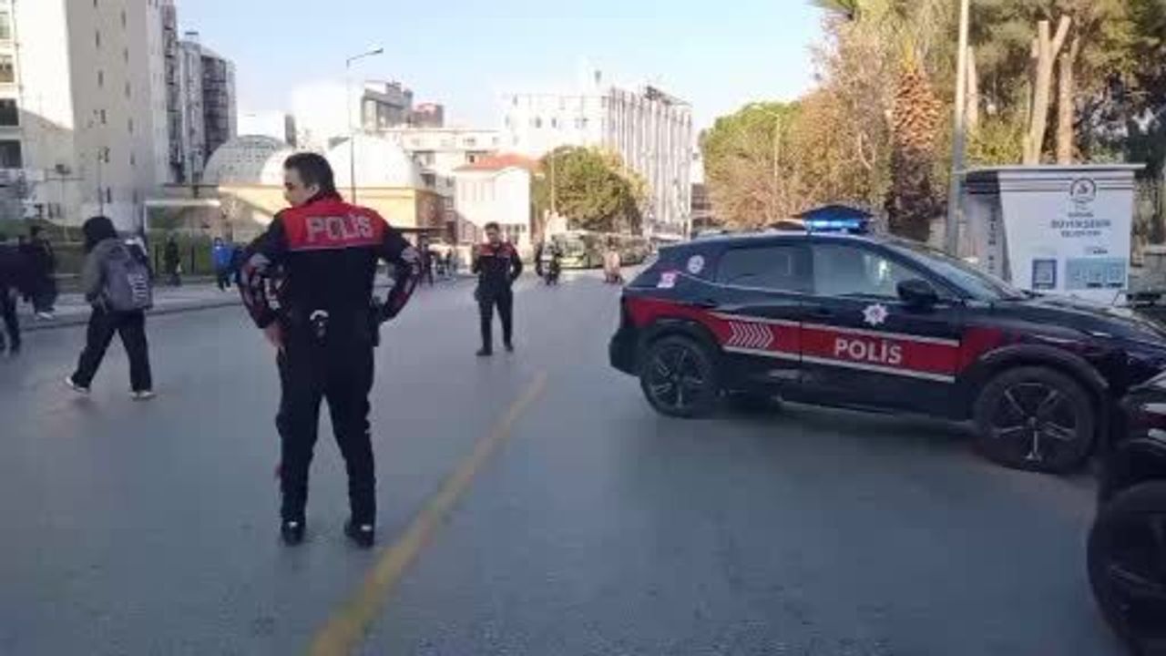 Denizli'de Şüpheli Çanta Panik Yarattı