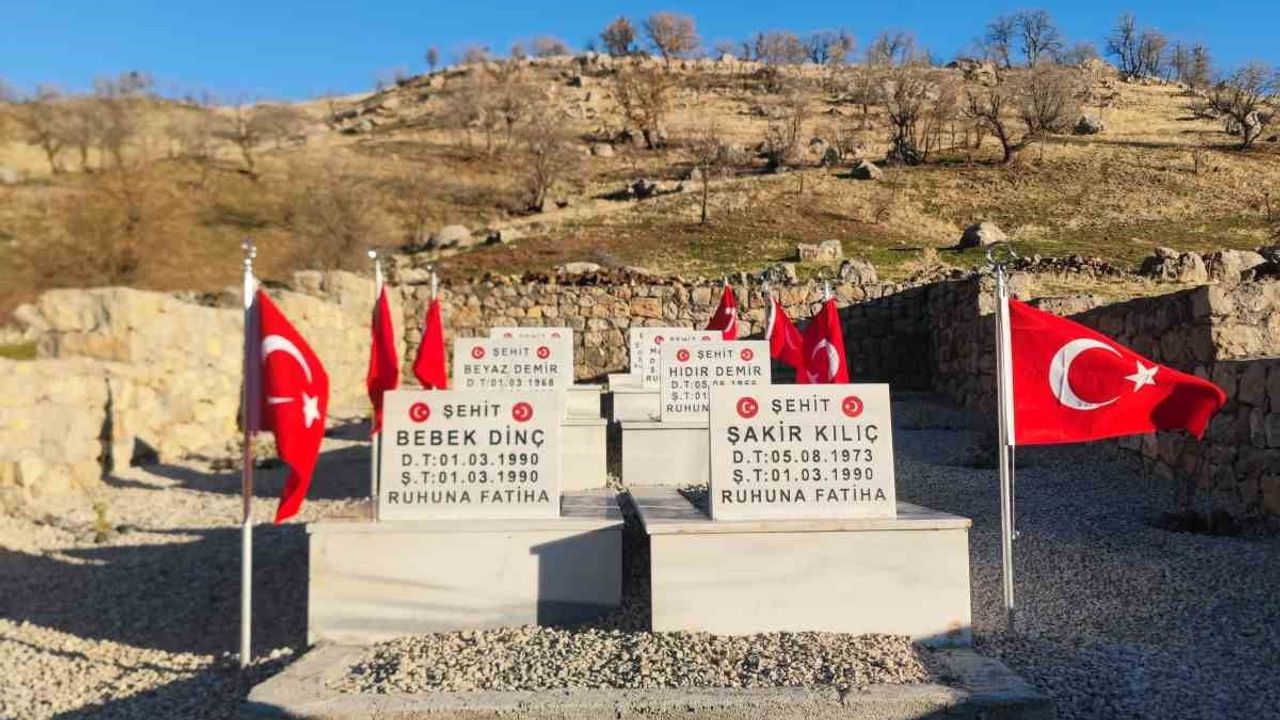 Derecik’te Şehit Mezarlıkları Yeniden Hayat Buldu