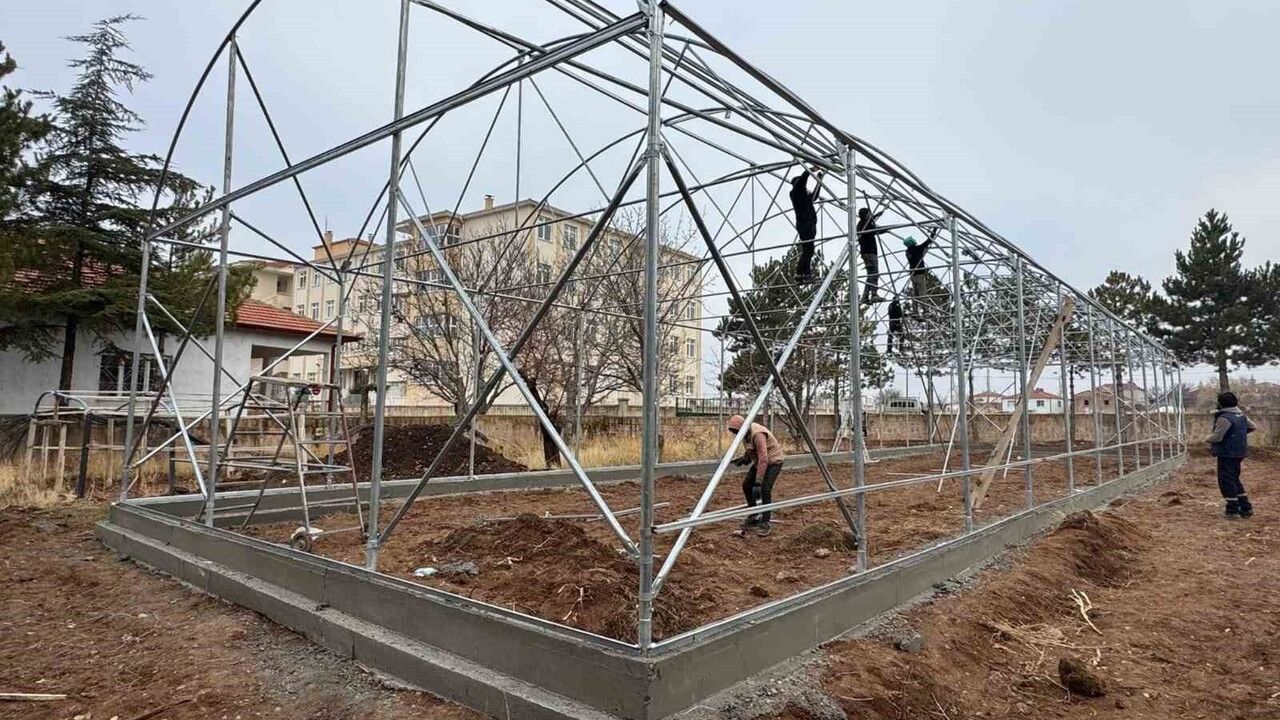 Develi'de İlk Akıllı Sera Kuruldu