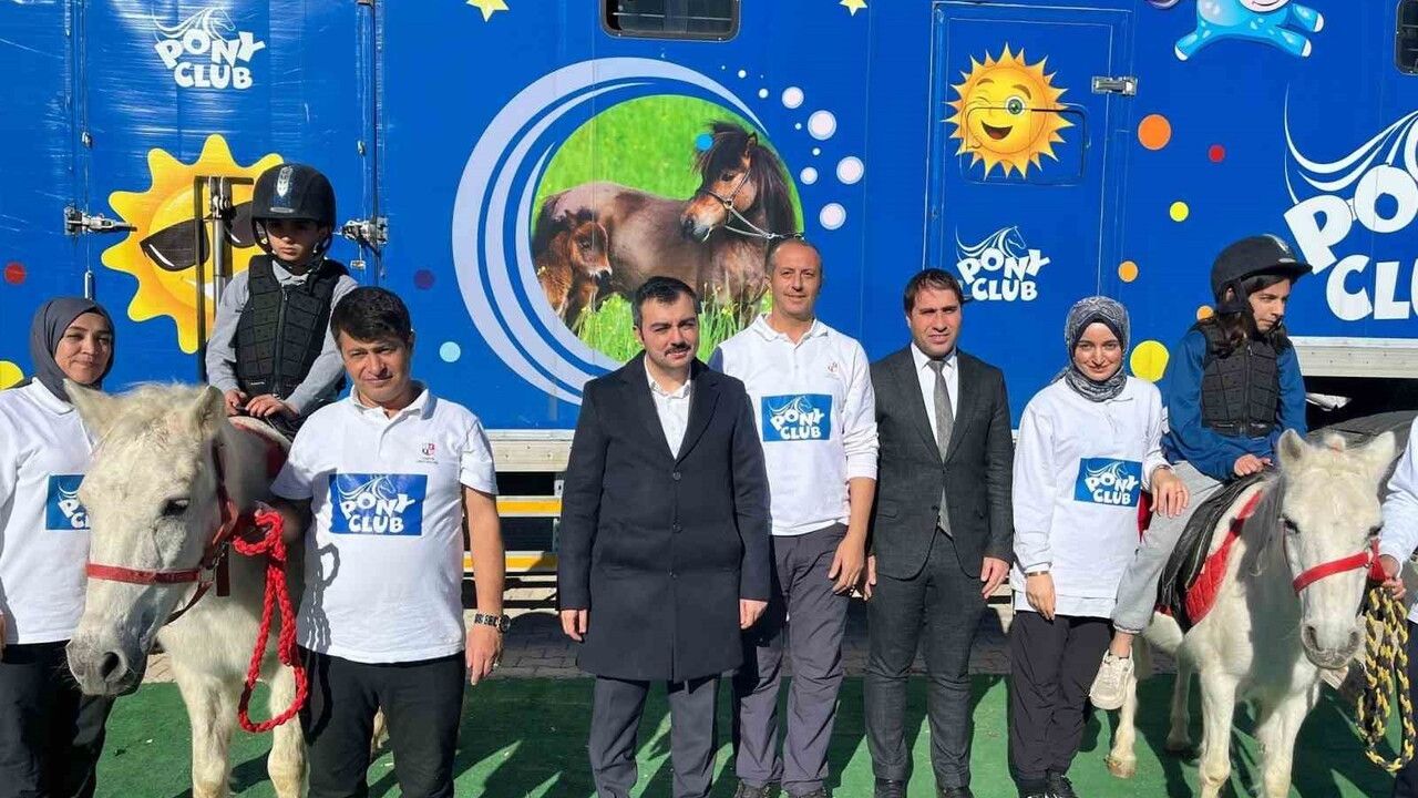 Dicle'de Çocuklar Pony Atlarla Buluştu