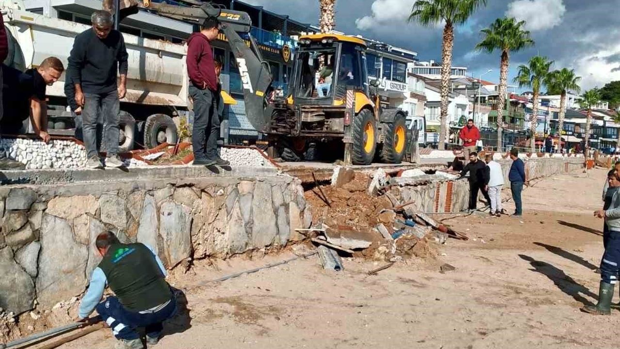 Didim Altınkum'da Yağış Sonrası Onarım Çalışmaları Devam Ediyor