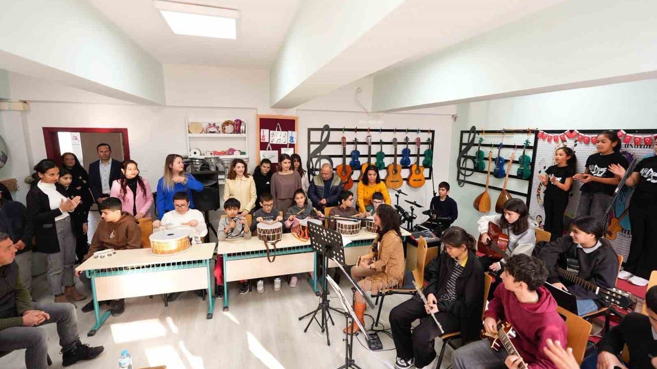 Didim Belediye Başkanı Hatice Gençay, Öğrencilerle Yerli Malı Haftası’nı Kutladı