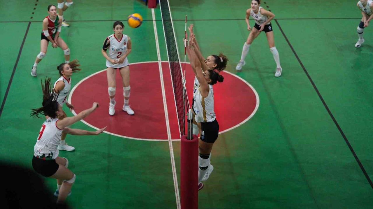 Didim Belediyespor Kadın Voleybol Takımı Deplasmanda Galip Geldi