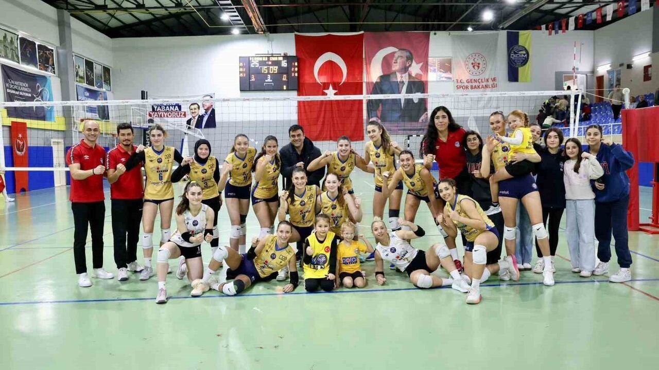 Didim Belediyespor Kadın Voleybol Takımı İzmir'den Galibiyetle Döndü
