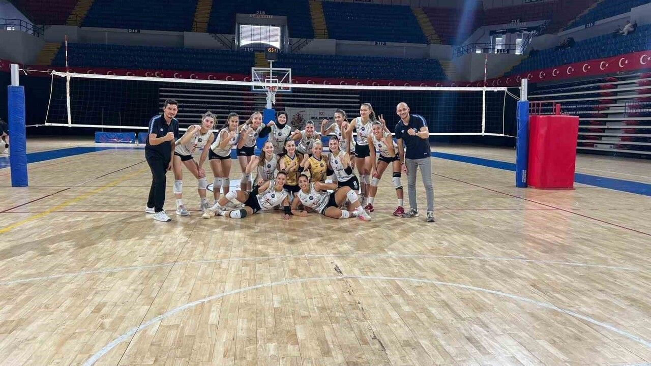 Didim Belediyespor Kadın Voleybol Takımı'ndan Dominant Galibiyet