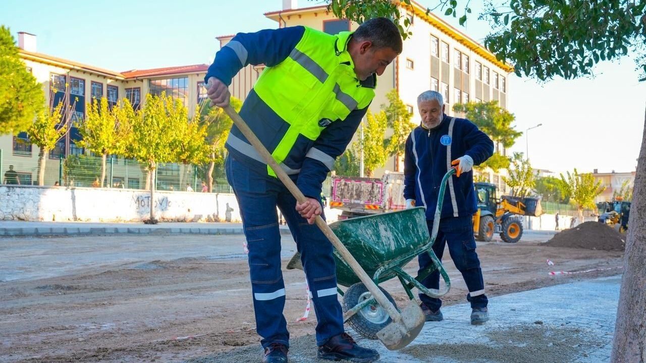 Didim'de Yol Çalışmaları Tüm Hızıyla Devam Ediyor