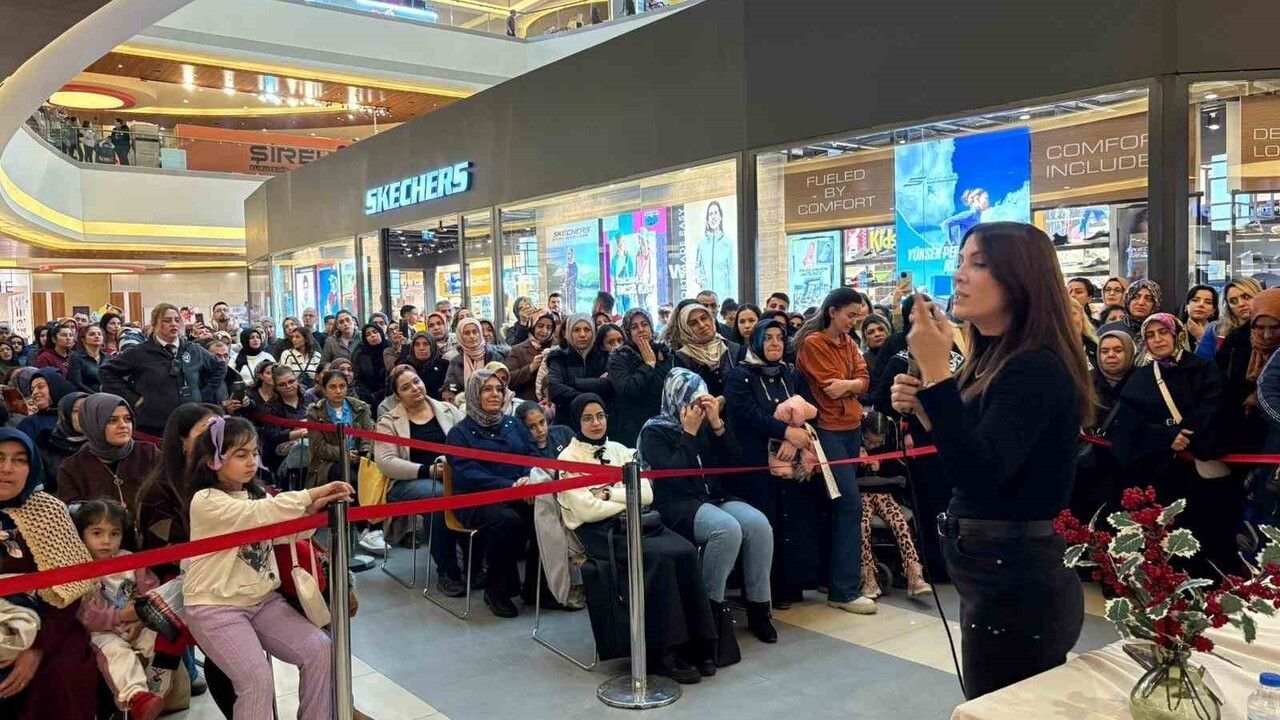 Dilek Cesur MalatyaPark’ta Okurlarıyla Buluştu