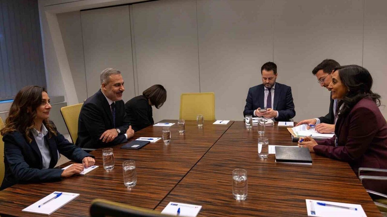 Dışişleri Bakanı Hakan Fidan, Brüksel'de Kanada Dışişleri Bakanı ile Görüştü