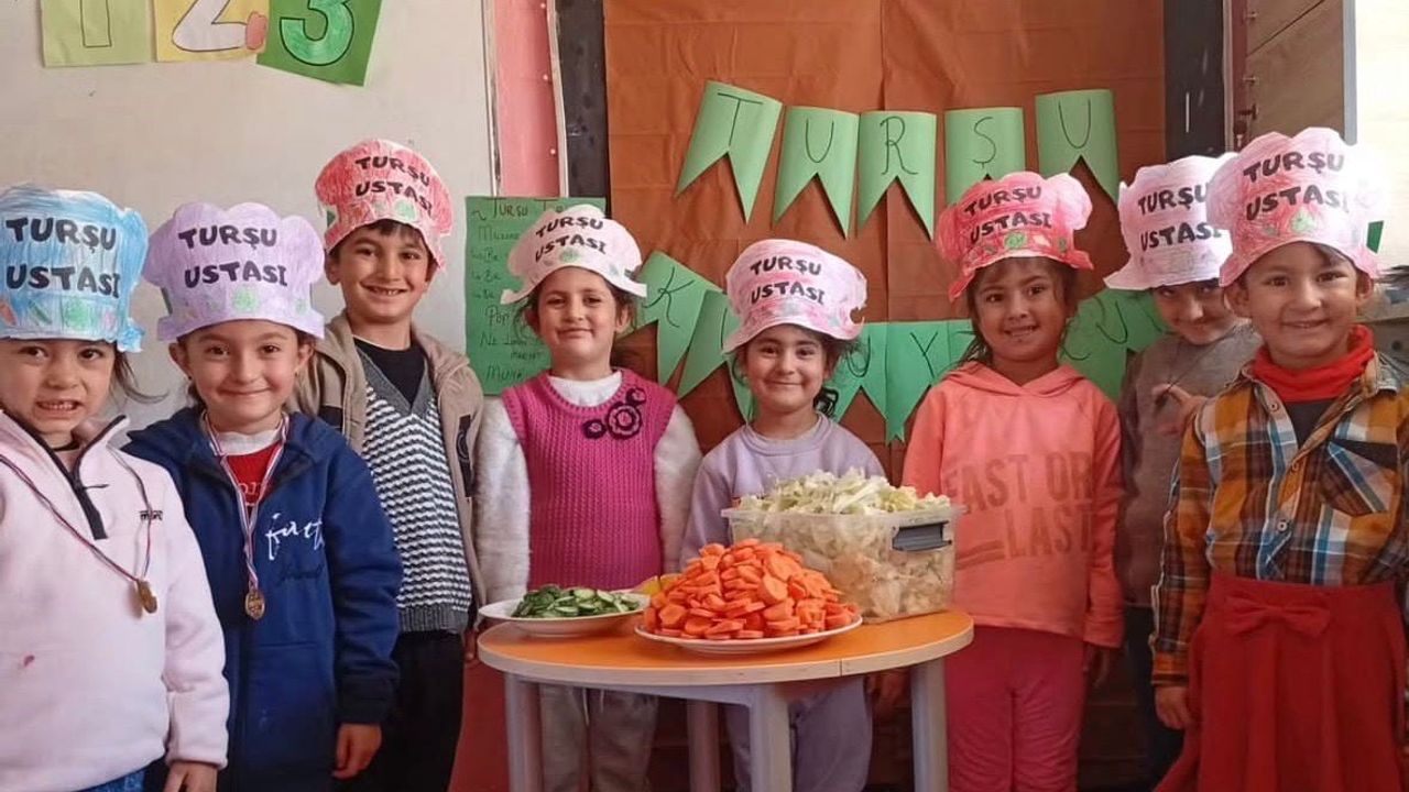 Diyadin'de Miniklerin Turşu Şenliği