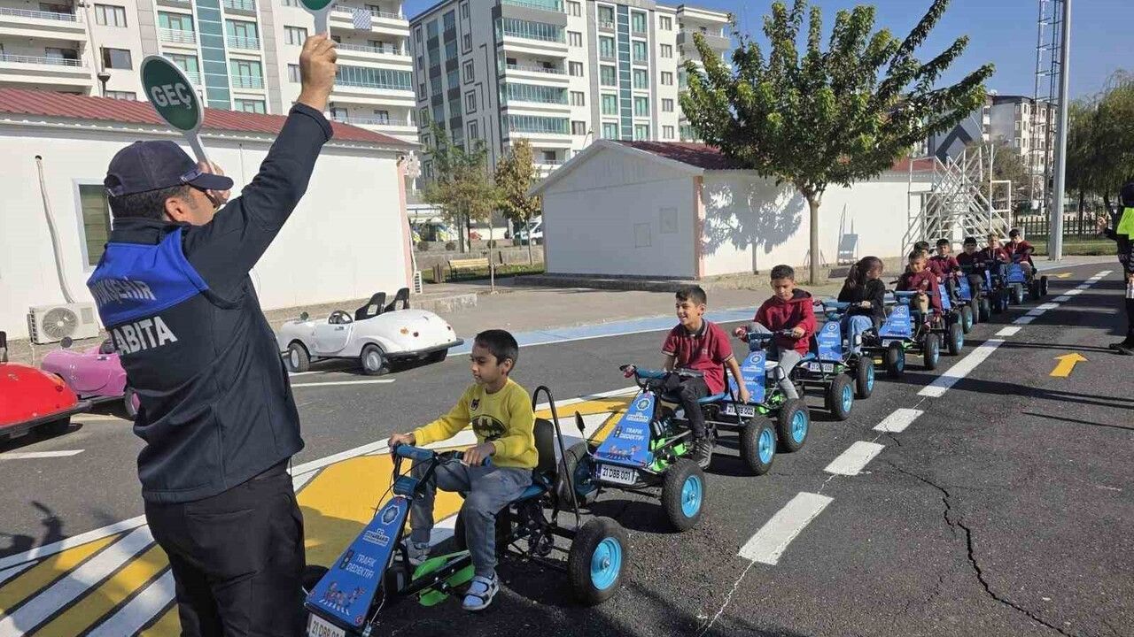Diyarbakır'da 486 Öğrenciye Trafik ve Çevre Bilinci Eğitimi Verildi