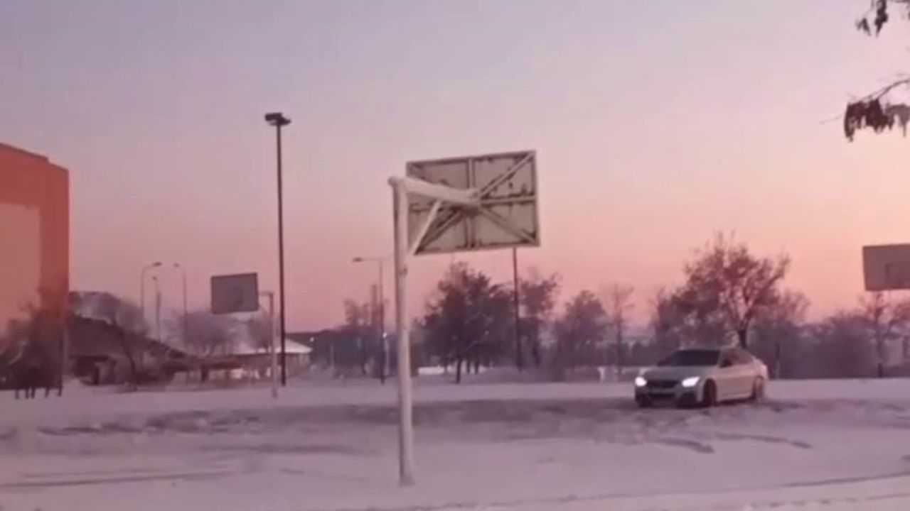 Diyarbakır'da Buz Üstünde Drift Anları Kamerada