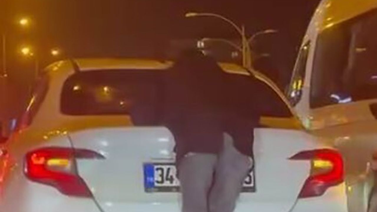 Diyarbakır'da Cesur Bir Şahıs Otomobile Tutunarak Tehlikeli Anlar Yaşattı