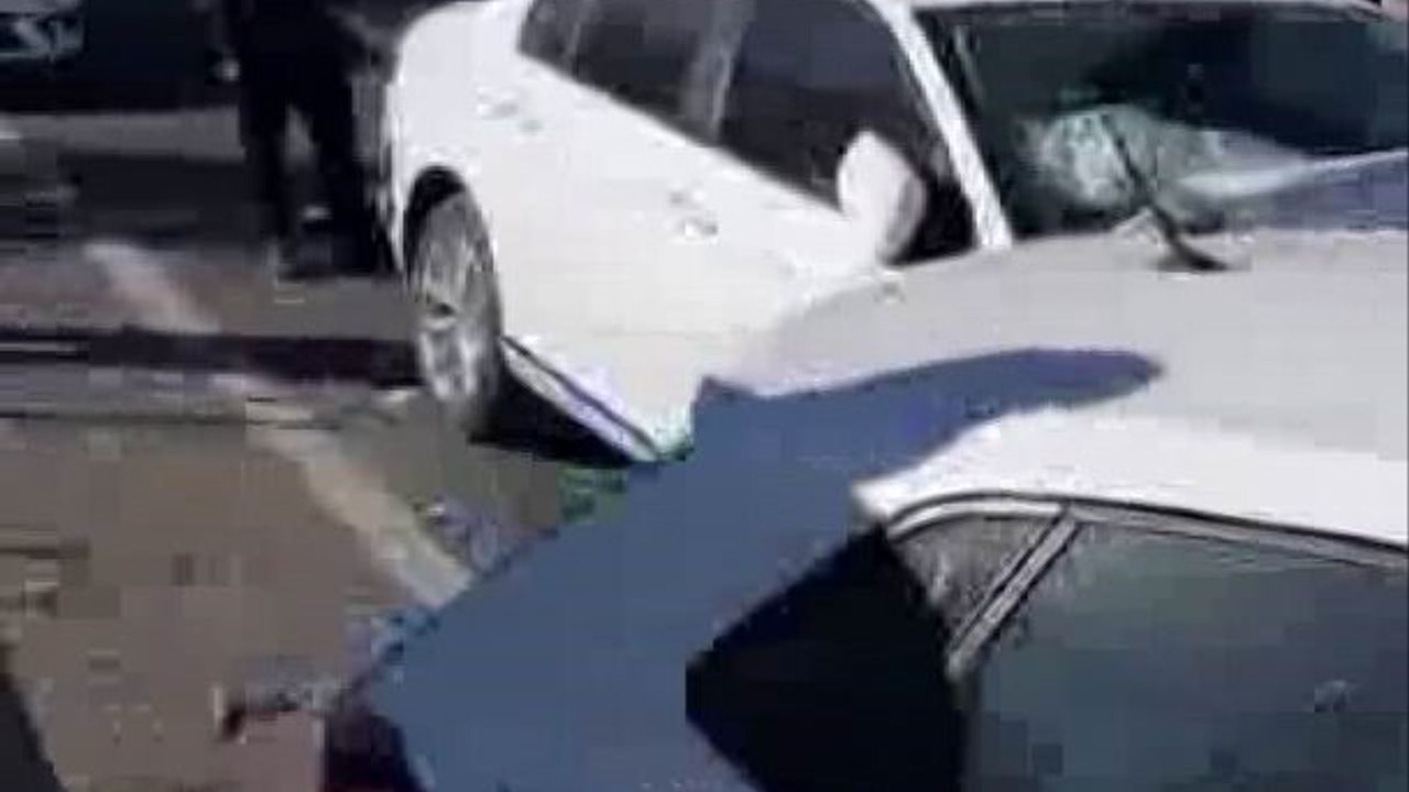 Diyarbakır'da Dört Araçla Meydana Gelen Zincirleme Kaza