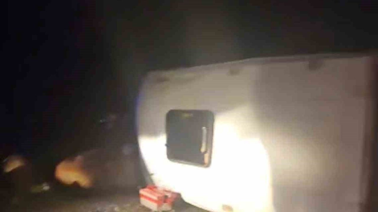 Diyarbakır'da İnşaat İşçilerini Taşıyan Minibüs Devrildi