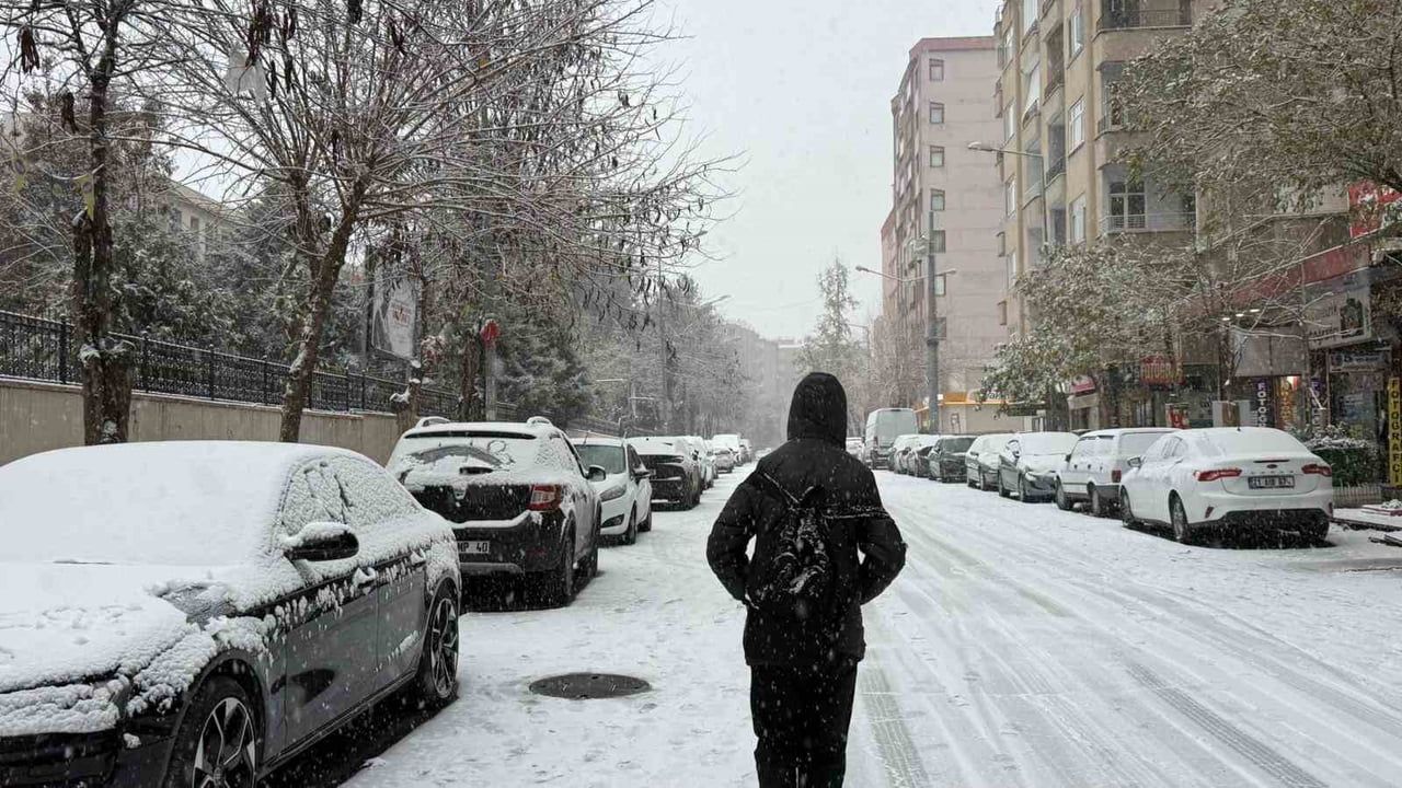 Diyarbakır'da Kar Yağışı Hayatı Olumsuz Etkiledi