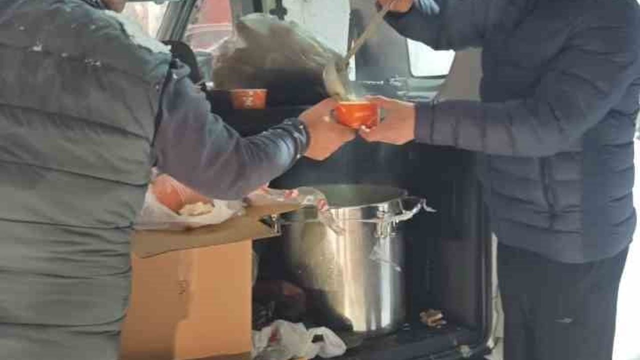 Diyarbakır'da Kar Yağışı Sonrası Sıcak Çorba Desteği