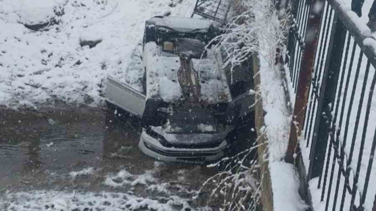 Diyarbakır’da Köprüden Düşen Otomobil: 2 Yaralı