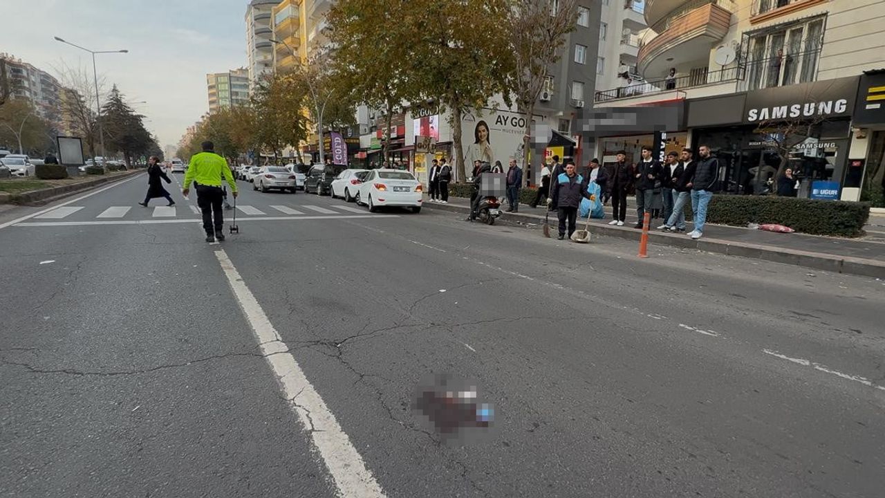Diyarbakır'da Otomobil Kazası: Yaya Ağır Yaralandı