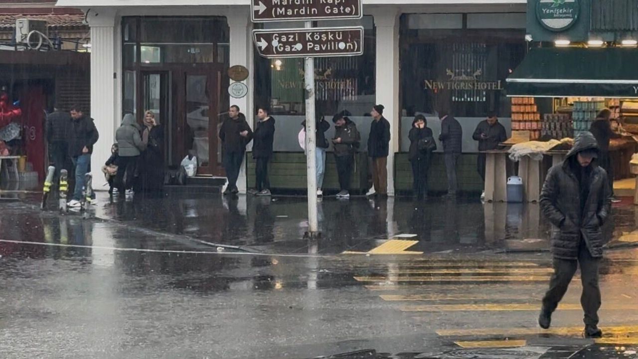 Diyarbakır'da Sağanak Yağmur Hayatı Olumsuz Etkiledi