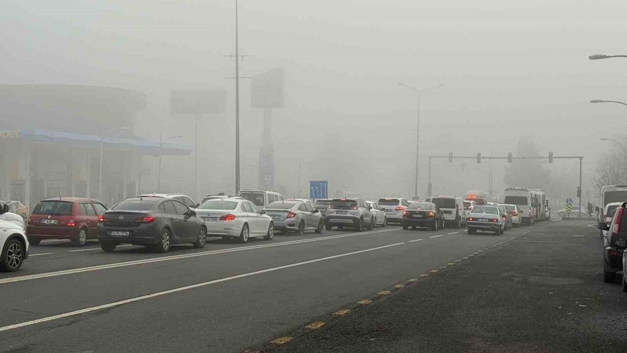 Diyarbakır'da Yoğun Sis Hayatı Olumsuz Etkiledi