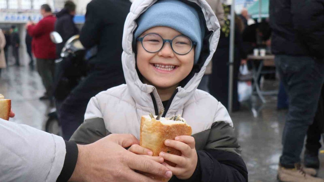 Dolu Yağışı Horon Heyecanını Durduramadı