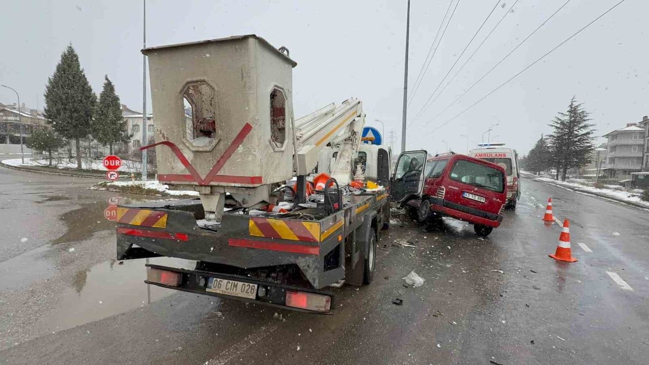 Domaniç’te Trafik Kazası: 4 Yaralı