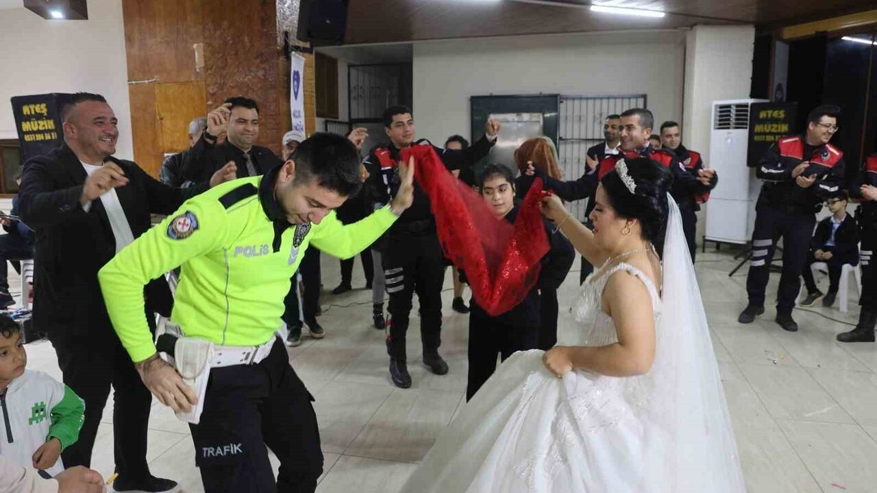 Down Sendromlu Ezgi'nin Düğün Hayali Gerçek Oldu