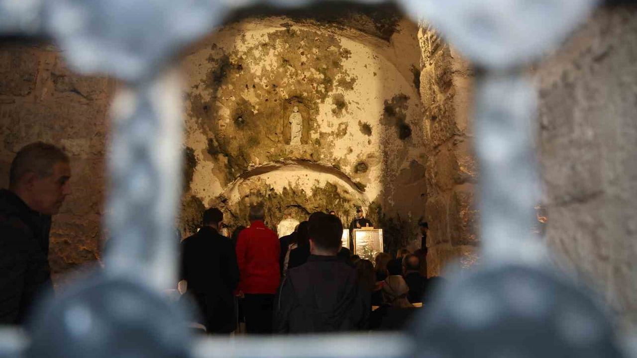 Dünya’nın İlk Mağara Kilisesinde Noel Coşkusu
