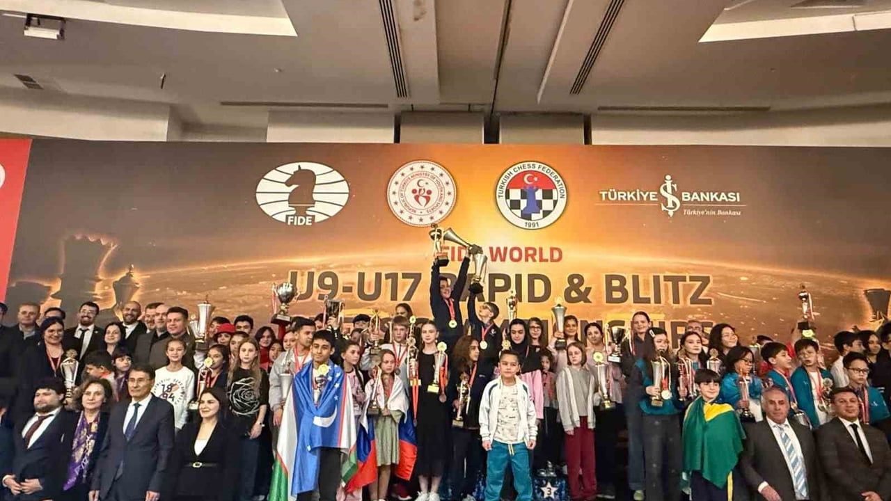 Dünya Şampiyonu Milli Satranççılar Tebrik Edildi