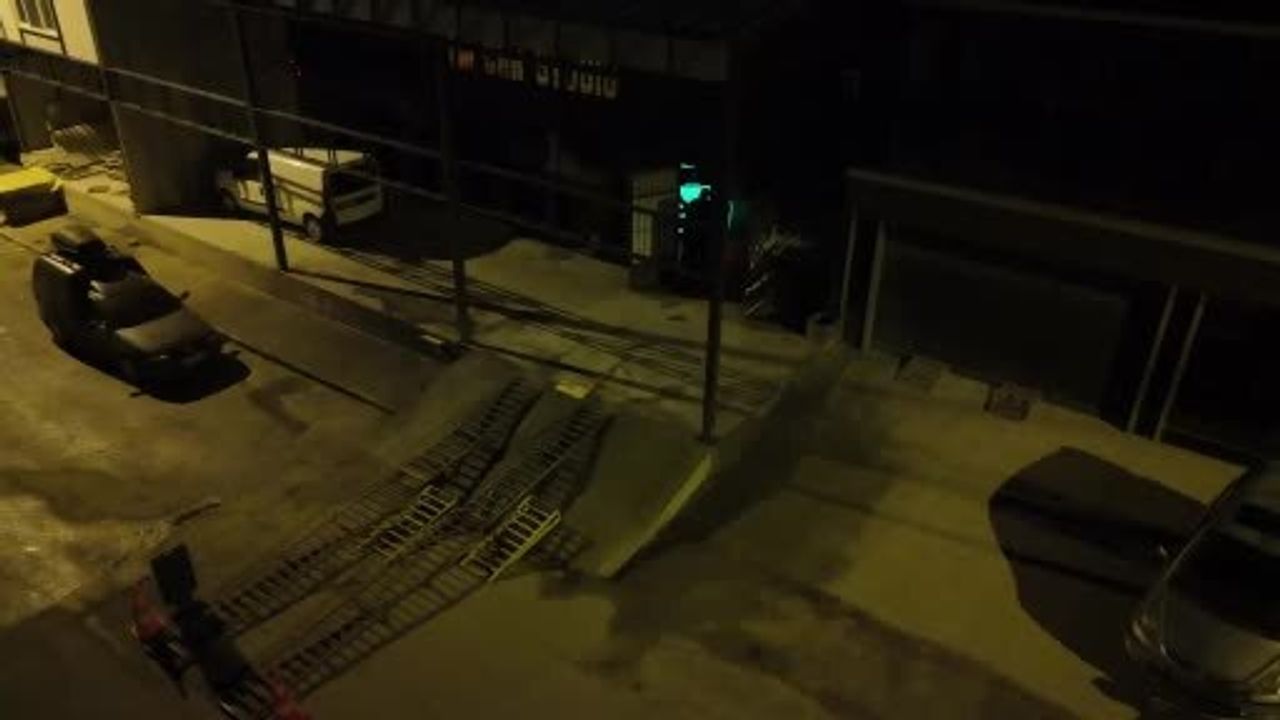 Dünyanın Eşsiz Aracı: Gündüz Beyaz, Gece Yeşil