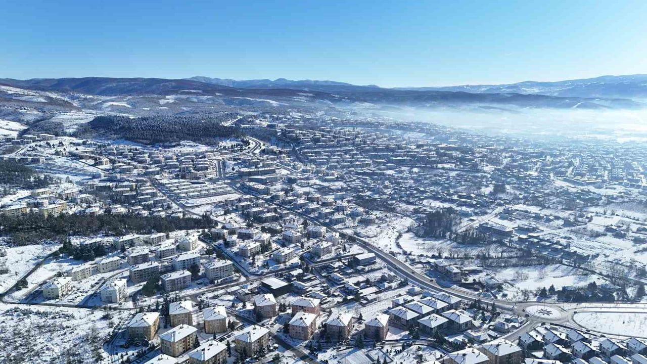 Düzce’de Dronlu Muhtar Kar Manzarasını Havadan İnceledi