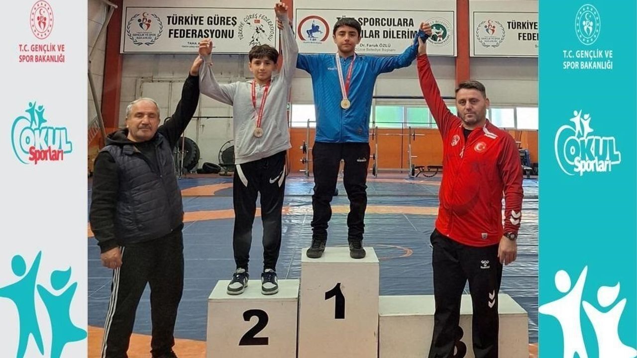 Düzce'de Gençler Güreş Müsabakaları Yapıldı