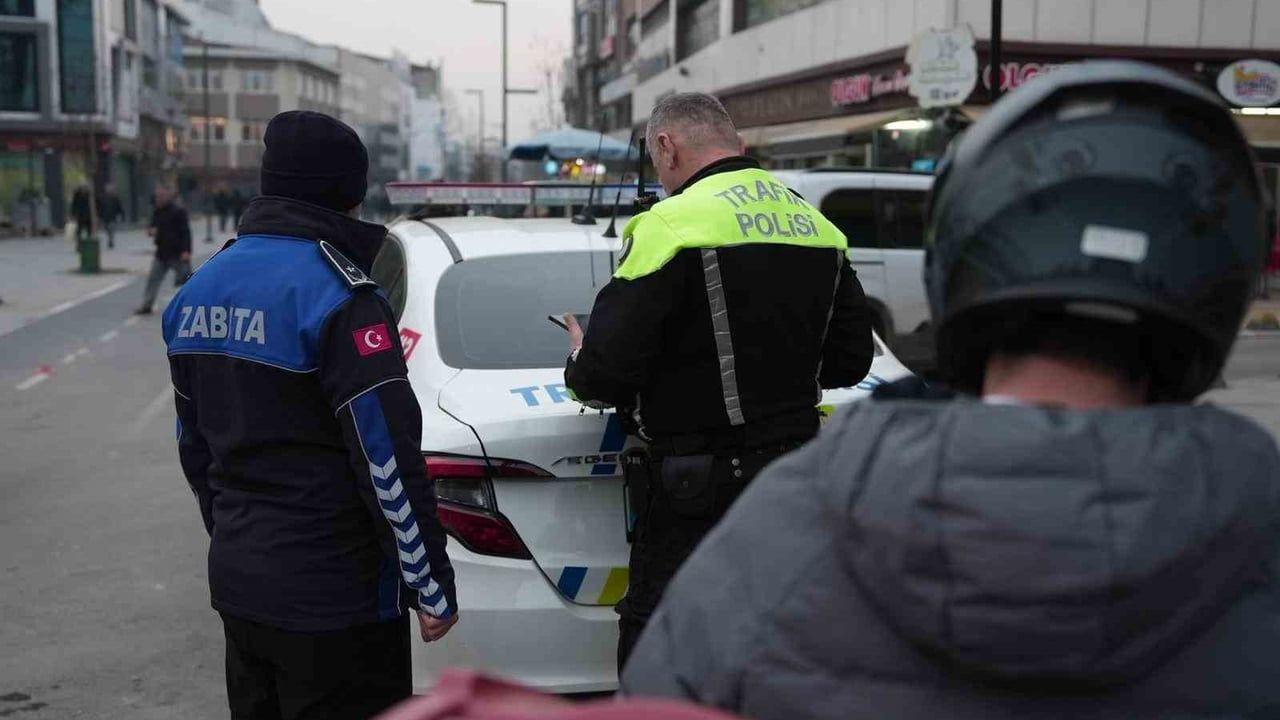 Düzce'de Kural İhlali Yapan Sürücülere Ceza Uygulandı