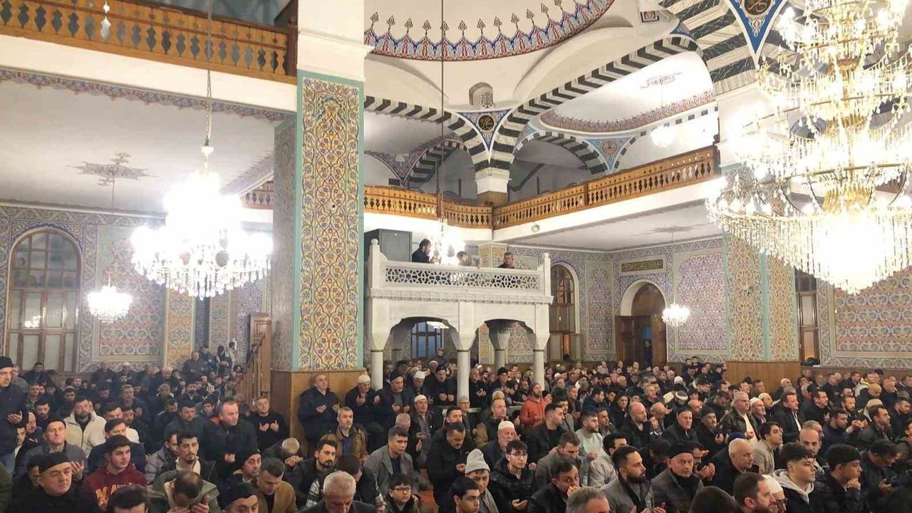 Düzce'de Regaip Kandili Coşkuyla İdrak Edildi