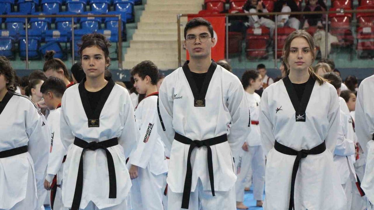 Düzce'de Taekwondo Siyah Kuşak Terfi Sınavları Yapıldı