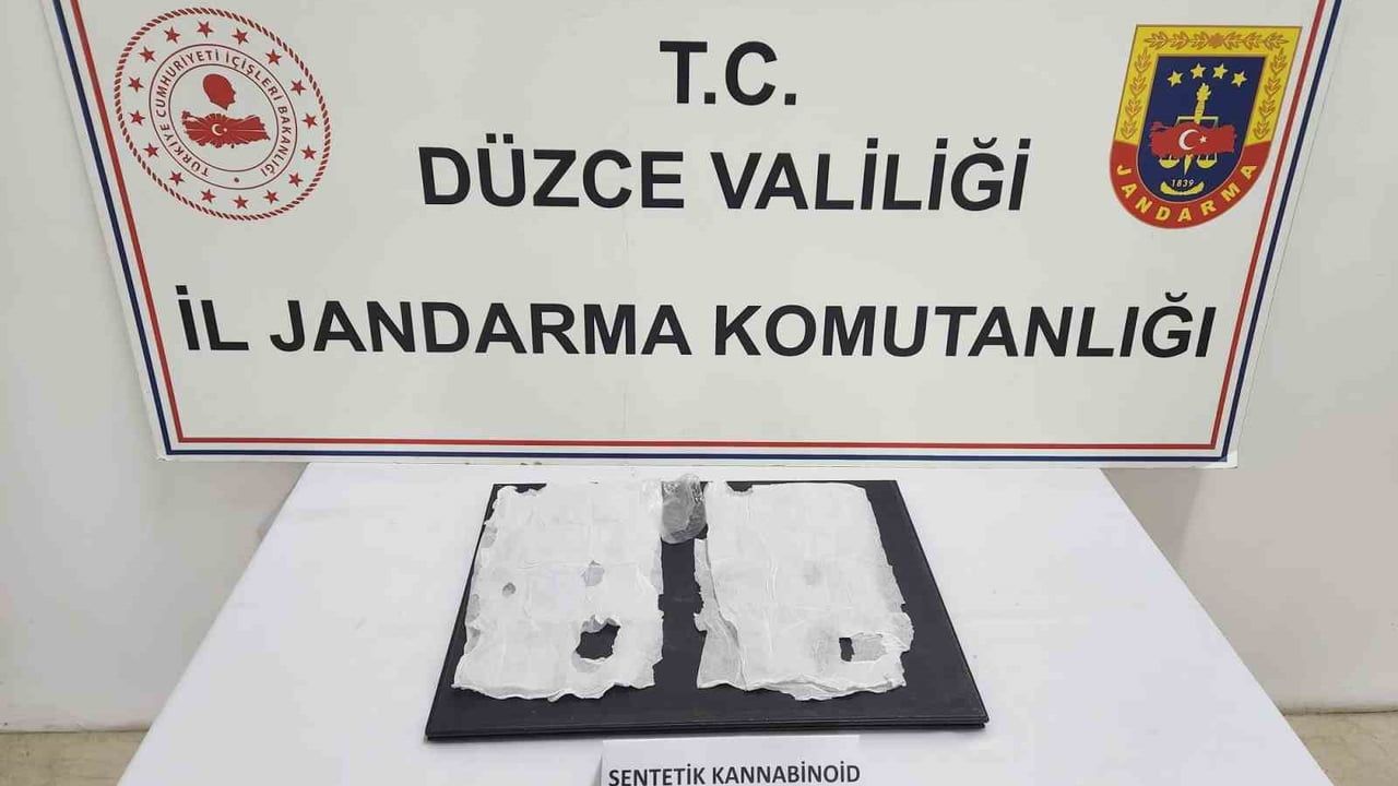 Düzce'de Uyuşturucu Taşırken Yakalandı