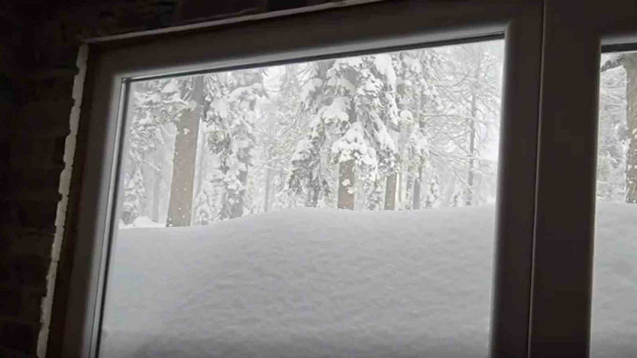 Düzce'de Yüksek Kesimlerde Kar Kalınlığı 1,5 Metreyi Geçti