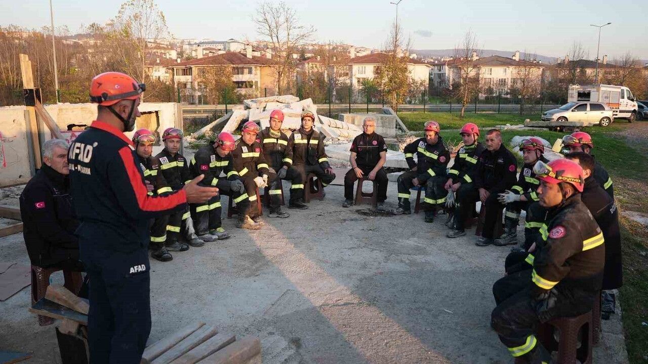 Düzce İtfaiyesi Afetlere Karşı Eğitimlerini Sürdürüyor