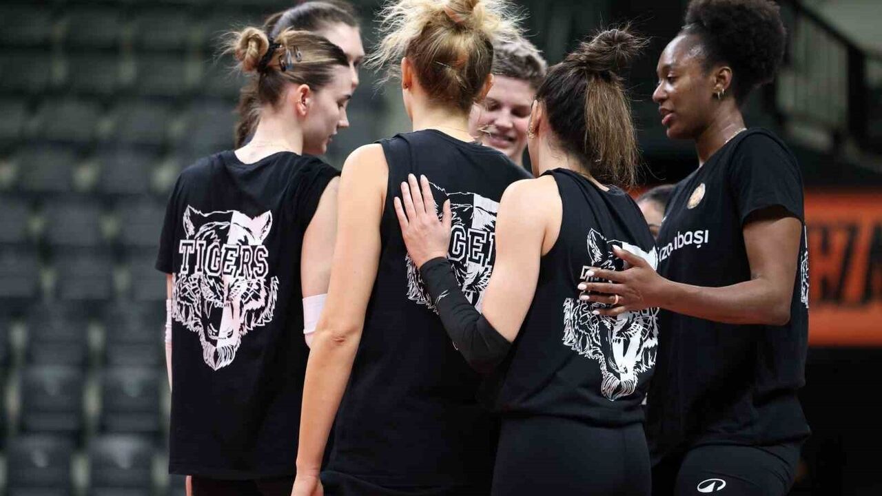 Eczacıbaşı Dynavit Zeren Spor'u Ağırlıyor