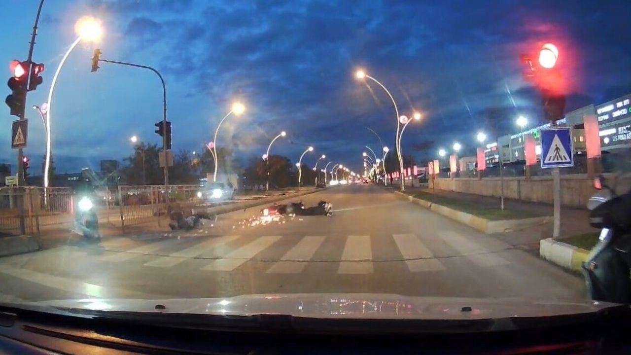 Edirne'de Kırmızı Işık İhlali: Motosiklet Yayaya Çarptı