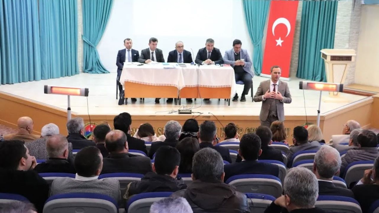 Edremit'te Eğitim Değerlendirme Toplantısı Düzenlendi