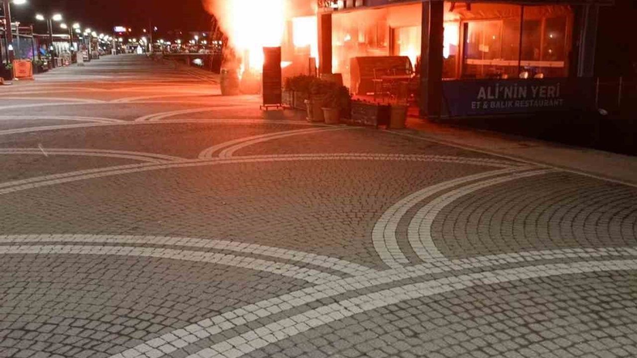 Edremit'te İş Yerinde Yangın: İtfaiye Hızla Müdahale Etti