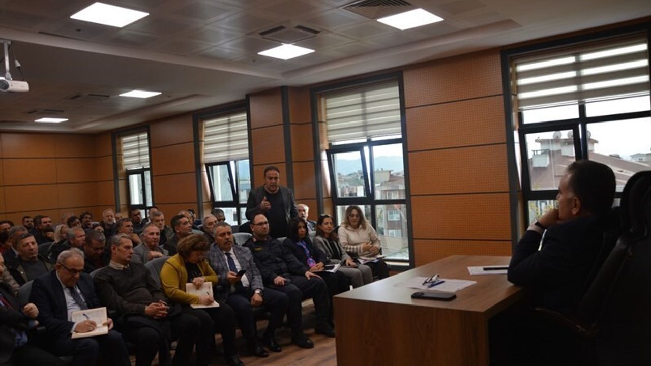 Edremit'te Muhtarlar Değerlendirme Toplantısı Gerçekleştirildi