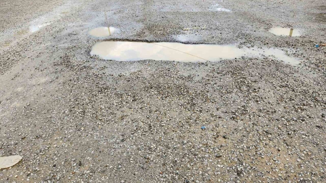 Edremit'te Yeni Yol Çalışması Sonrası Çukurlar Ortaya Çıktı