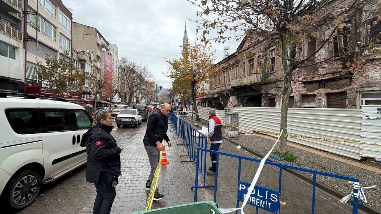 Edremit’teki Tarihi Bina Sağanak Yağışlar Sonucu Hasar Gördü