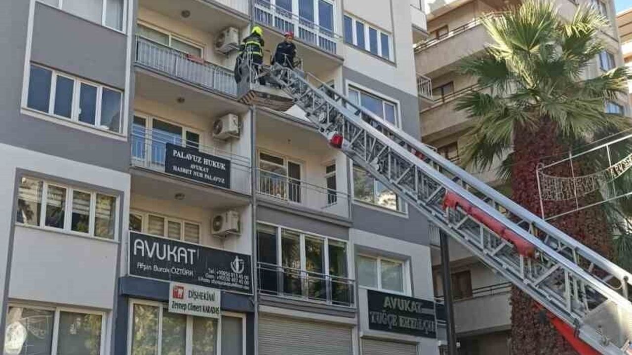 Efeler'de Düşen Yaşlı Kadına Hızlı Müdahale