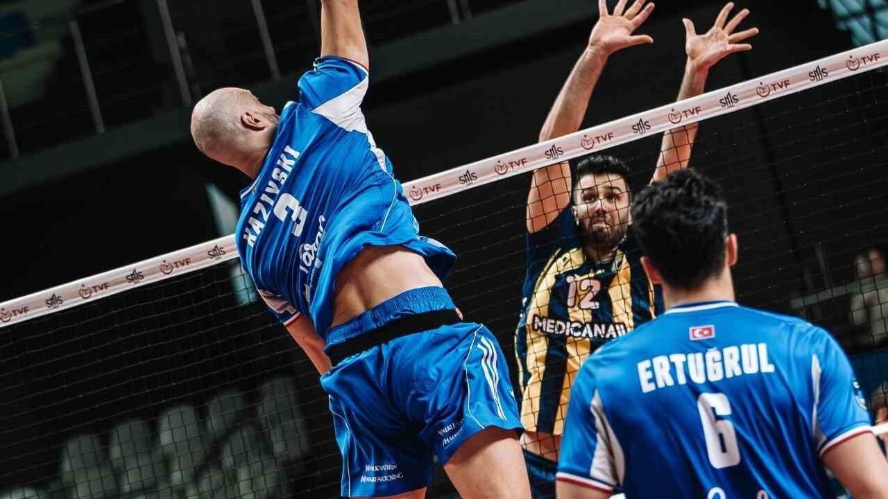 Efeler Ligi: Fenerbahçe Medicana 0 - Halkbank 3
