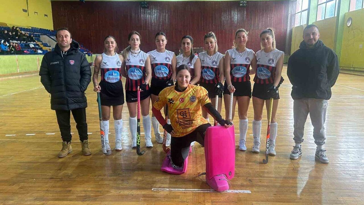 Ege Yıldızları Hokey Takımı Tiflis Kupası Şampiyonu